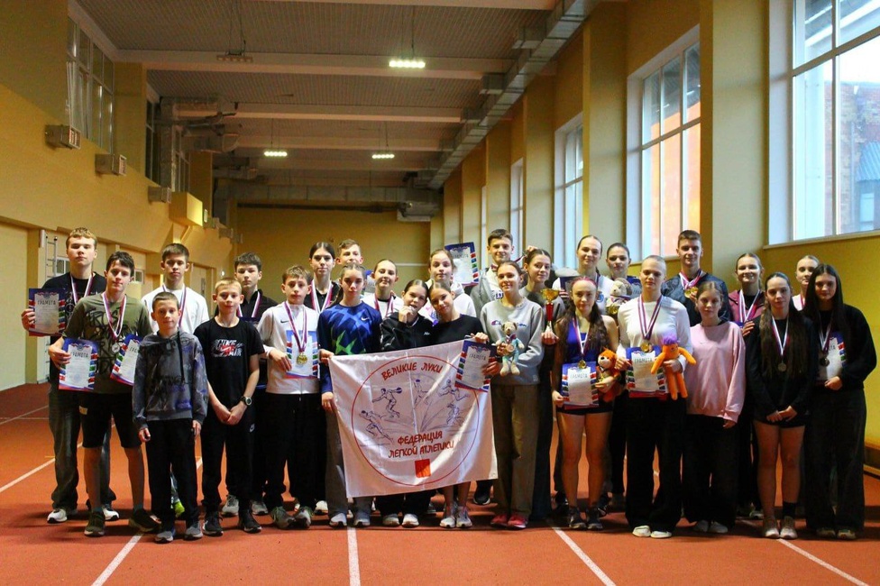 20-22 ноября 2025 года в городе Пскове, в легкоатлетическом манеже стадиона «Машиностроитель», прошло Первенство Псковской области по легкой атлетике среди команд учреждений дополнительного образования спортивной направленности (УДОСН).