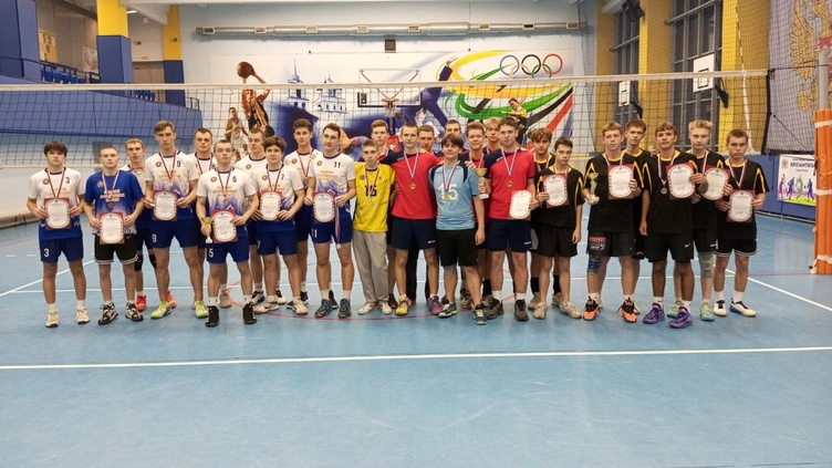 28 октября 2025 года в спортивном комплексе СШОР по плаванию «Барс» проходили финальные соревнования 16-ой областной Спартакиады УСПО волейбол (юноши).