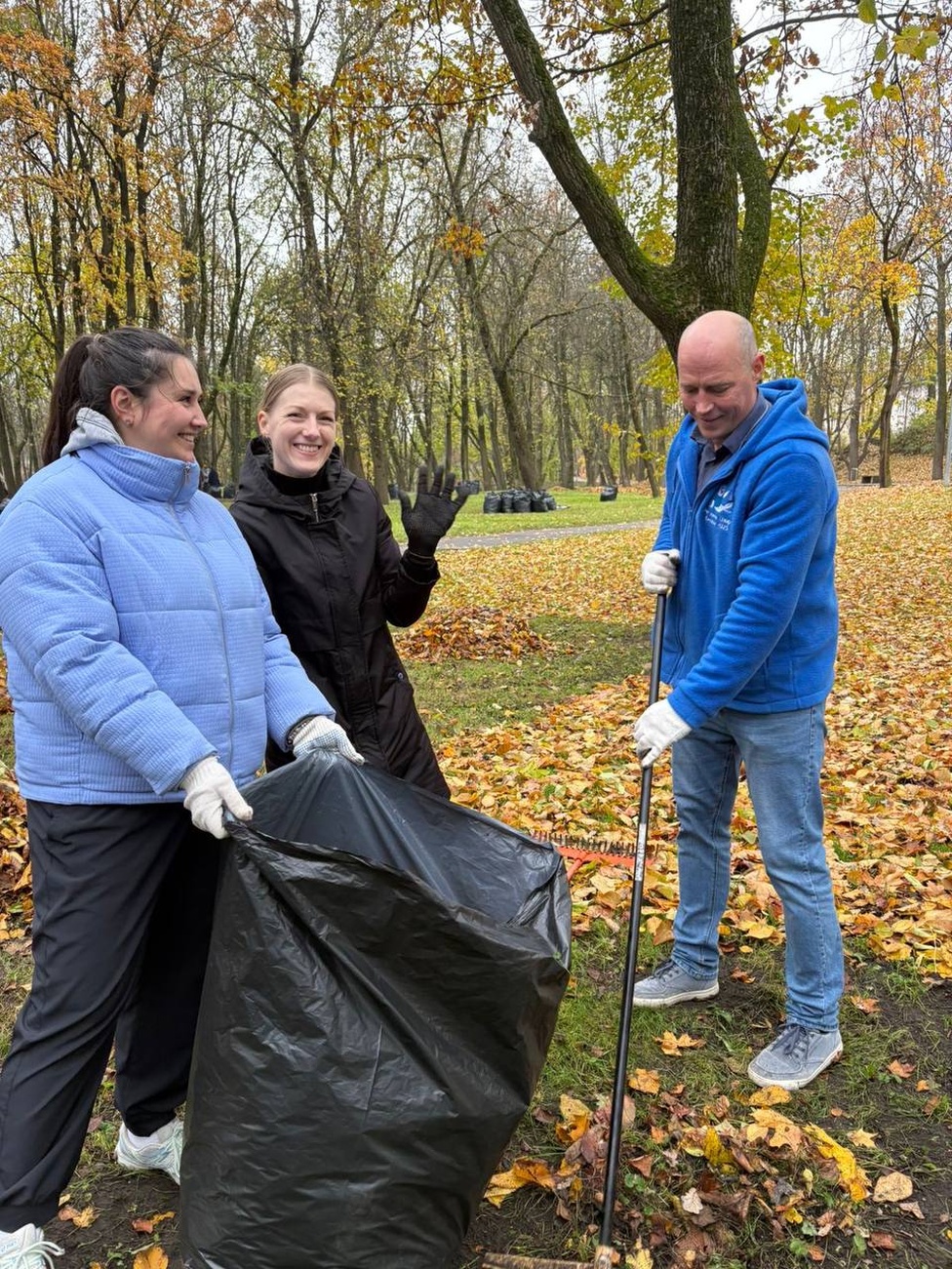 Сотрудники Центра спортивной подготовки приняли участие в общегородском субботнике 24 октября 2025 года. Была очищена территория Ботанического сада.